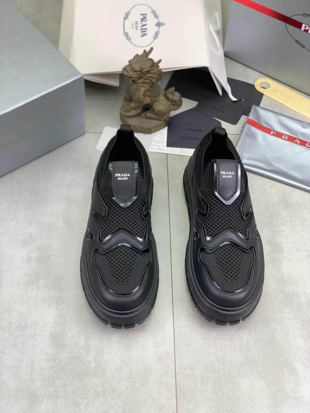 Men's shoes 💰P600💰 [New style] Flying weave series (summer must-have) is now available on the official website, 🆘 Trendy brand (Prada) mainly promotes popular models, avant-garde and versatile fashionable men's shoes, private version mold opening, cowhide surface splicing 1:1.. Fashionable and simple, original imported cowhide and cowhide leather feet; the atmosphere and personality are more fashionable, eye-catching and pursuing class. It will subvert the old idea and be a must-have for fashion trendsetters with you! Must keep it for yourself! High-end comfort and low-end, high-end quality workmanship. Size: 38-45 4️⃣colors available.